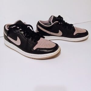 Men's Nike Air Jordan 1 low SE Black Iced Lilac SIZE 8